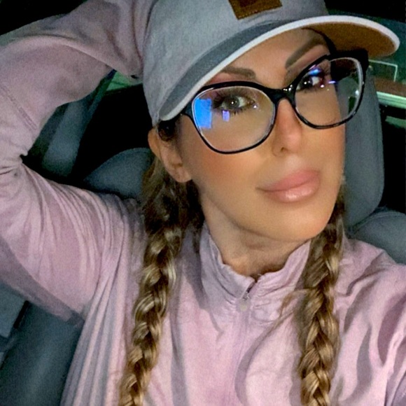 Meet your Posher, Ash! - Picture 1 of 2